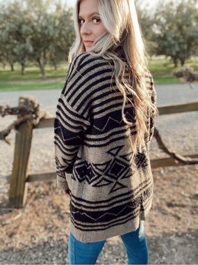 Cozy Aztec Patterned Open-Front Women's Sweater Cardigan - Black & Taupe